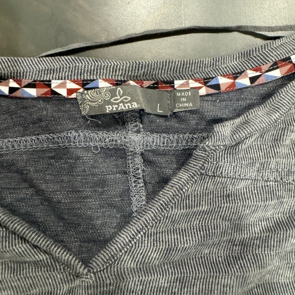 Prana Long Sleeve Tee T-Shirt Size Large Henley Grey Blue Split Neck - Picture 2 of 3